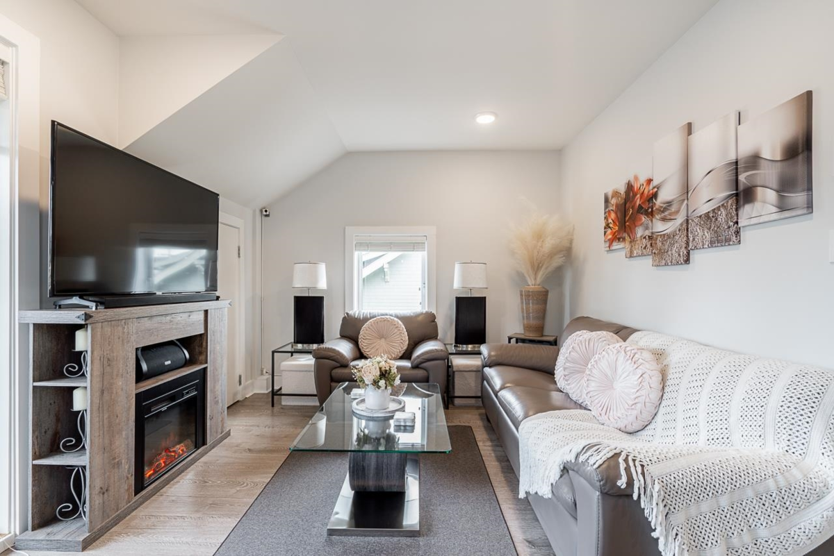 Family Room Photo of 406 Eighth Street, New Westminster, BC