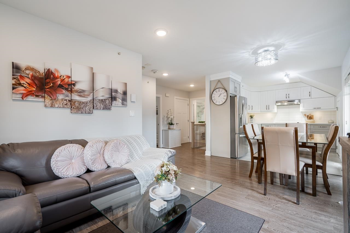 Kitchen Island Photo of 406 Eighth Street, New Westminster, BC
