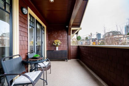 Basement Recreation Room Photo of 406 Eighth Street, New Westminster, BC