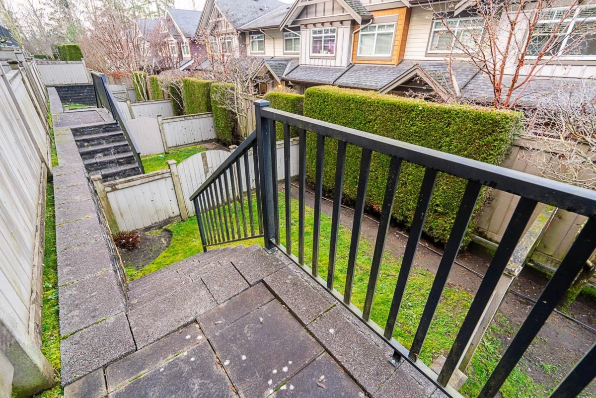 Backyard Photo of 37 2955 156 Street, Surrey, BC
