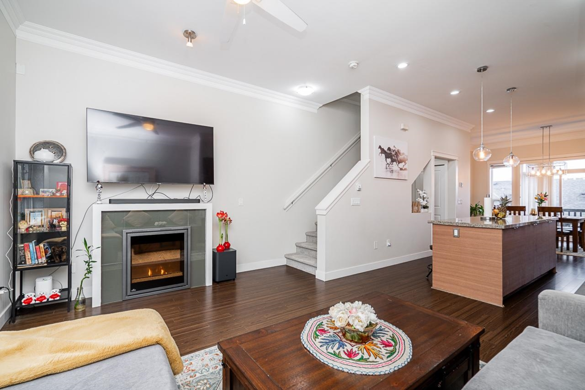 Dining Area Photo of 37 2955 156 Street, Surrey, BC