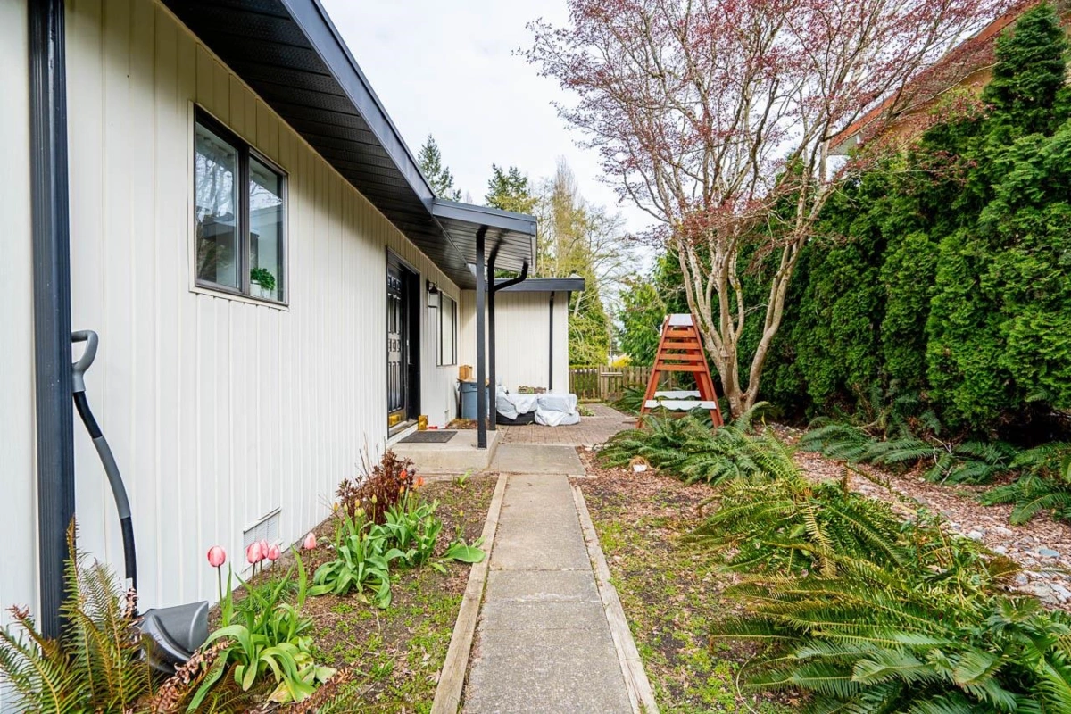 Breakfast Nook Photo of 1766 139 Street, Surrey, BC