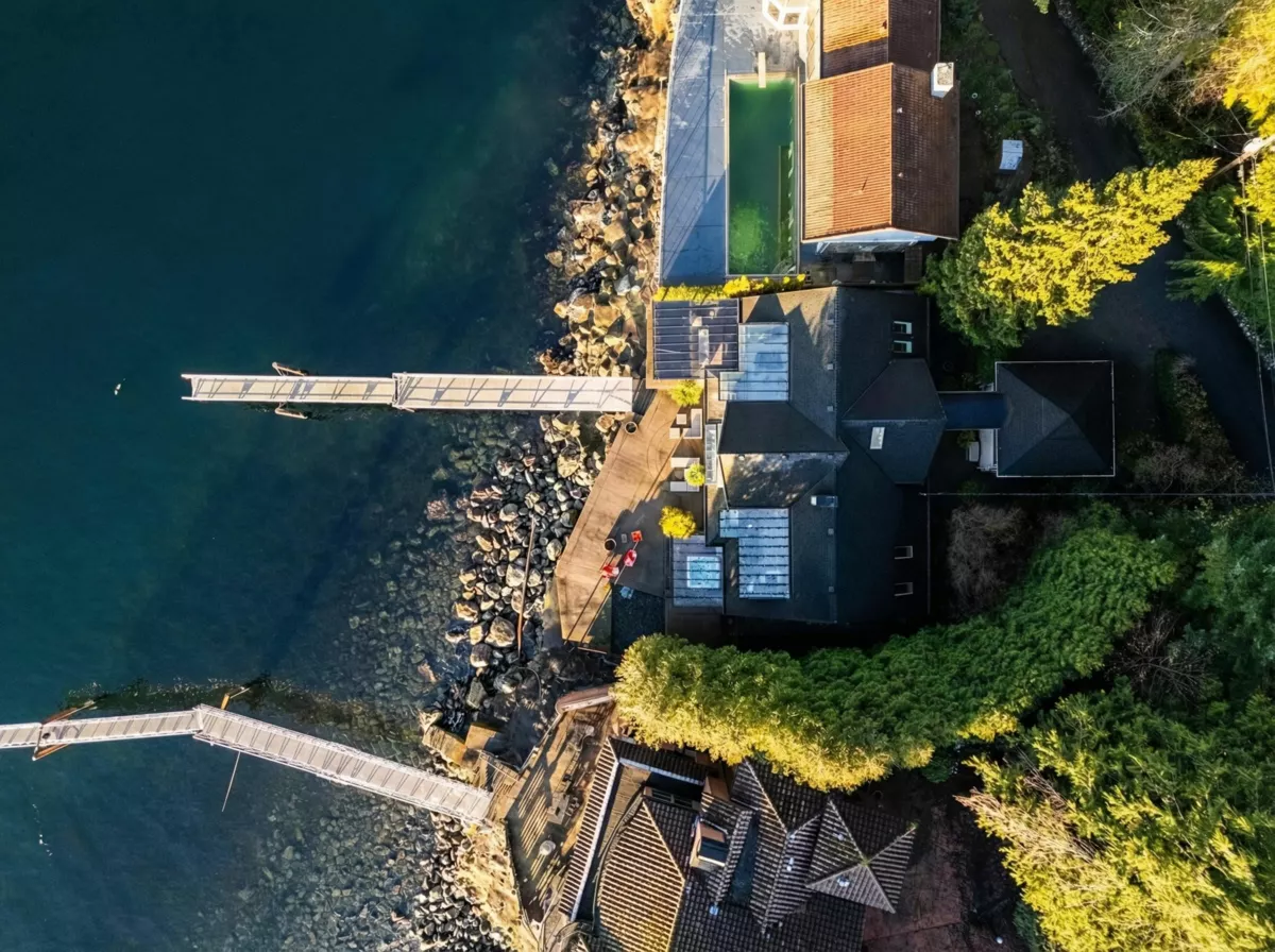 Community Amenities Photo (Clubhouse) of 2 Strachan Point Road, West Vancouver, BC