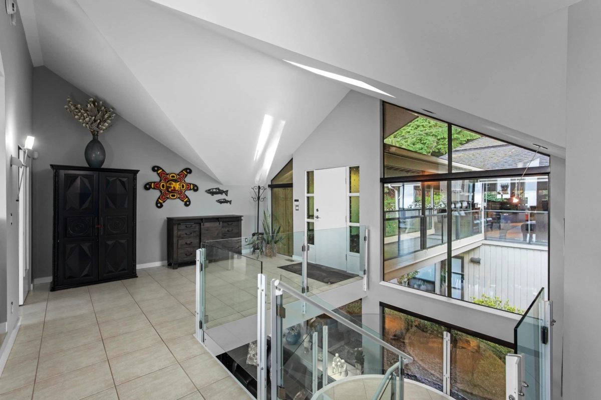 Guest Bathroom Photo of 2 Strachan Point Road, West Vancouver, BC