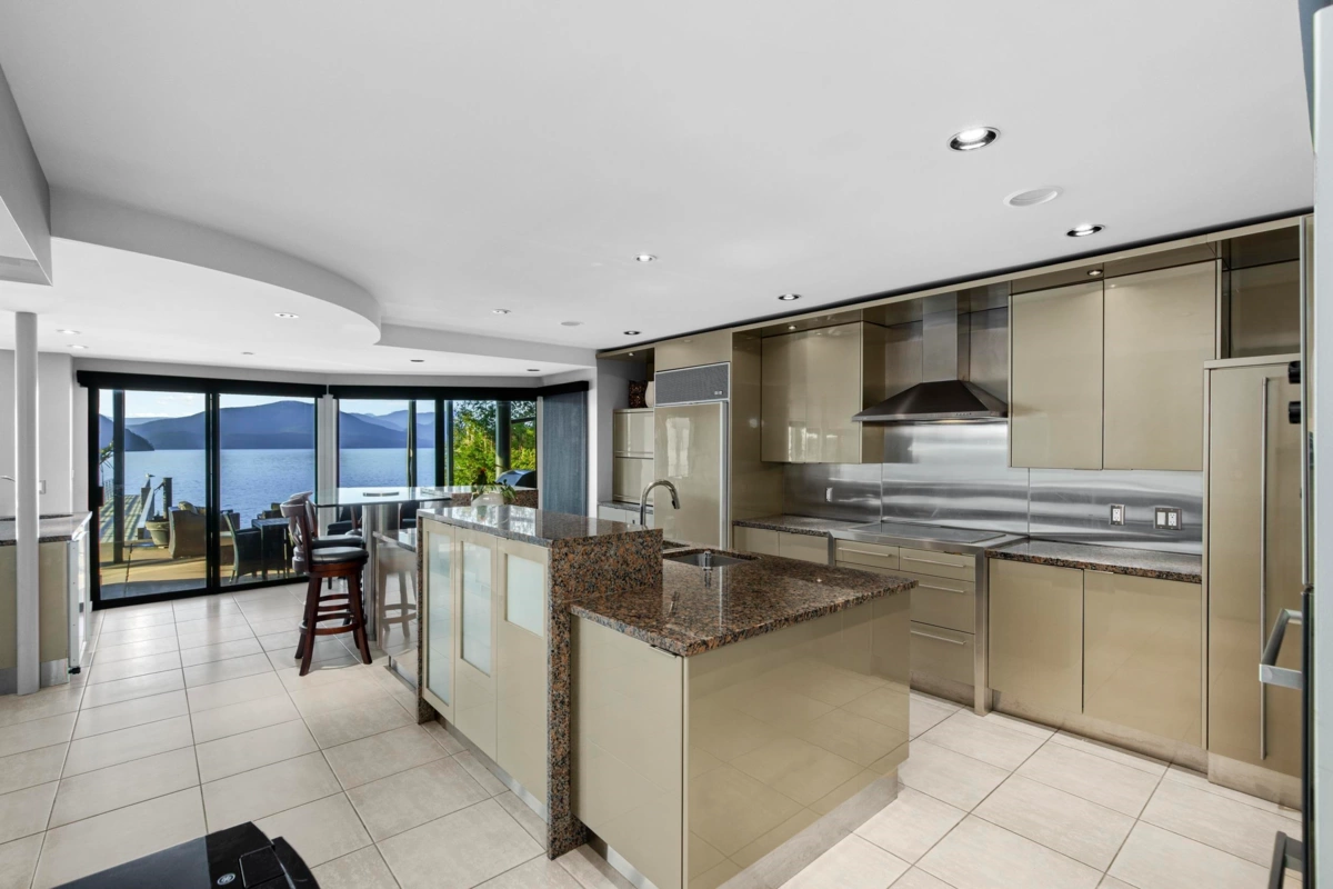 Hallway Photo of 2 Strachan Point Road, West Vancouver, BC