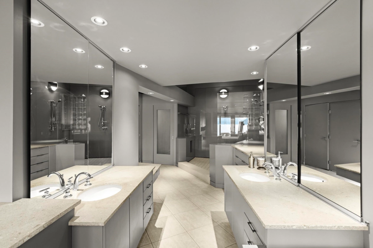 Hot Tub / Spa Photo of 2 Strachan Point Road, West Vancouver, BC