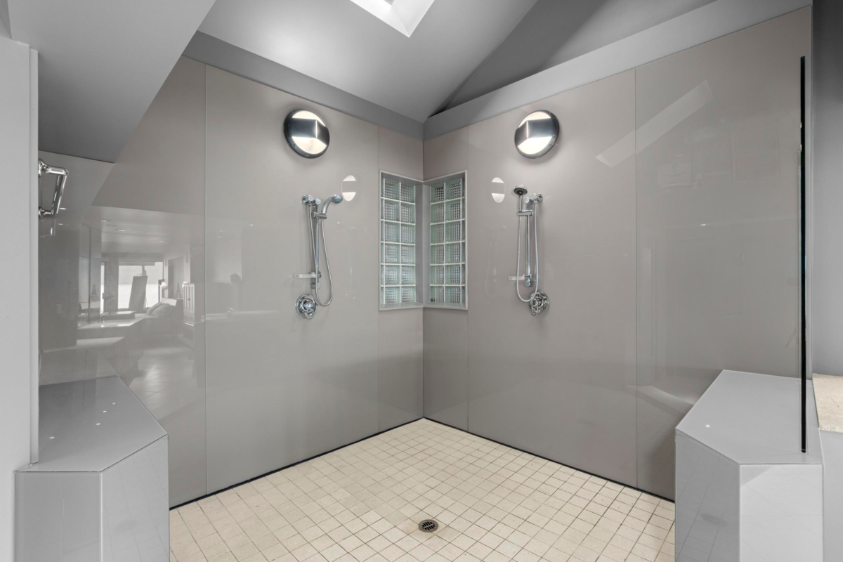 Outdoor Kitchen Photo of 2 Strachan Point Road, West Vancouver, BC