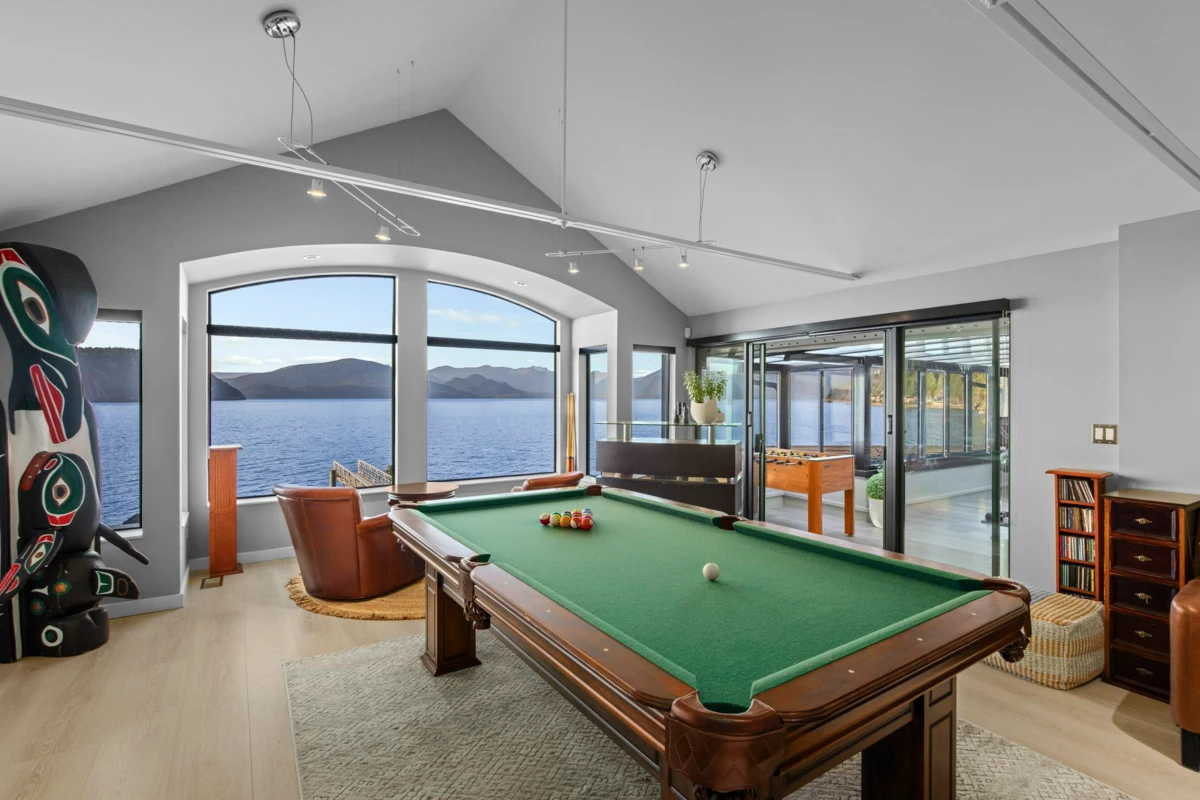 Outdoor Patio Photo of 2 Strachan Point Road, West Vancouver, BC