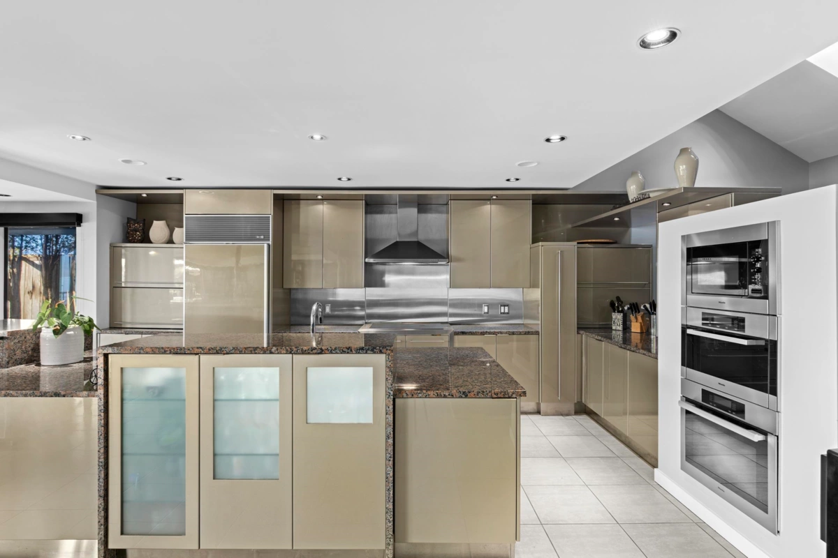 Staircase Photo of 2 Strachan Point Road, West Vancouver, BC