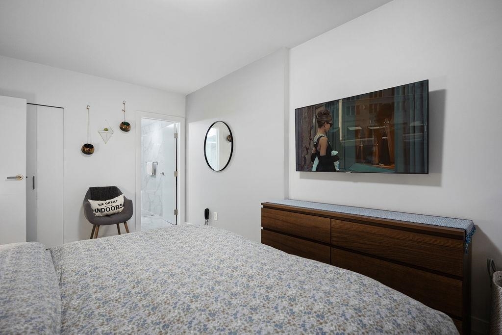 Backyard Photo of 1007 1177 Hornby Street, Vancouver, BC