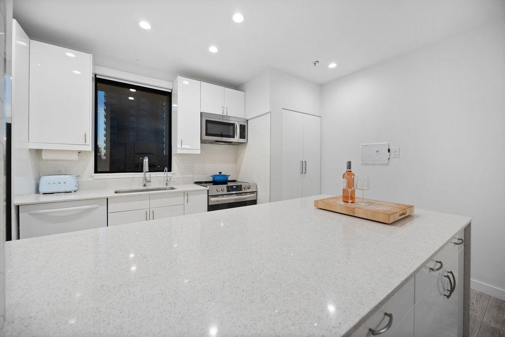 Bedroom 4 Photo of 1007 1177 Hornby Street, Vancouver, BC