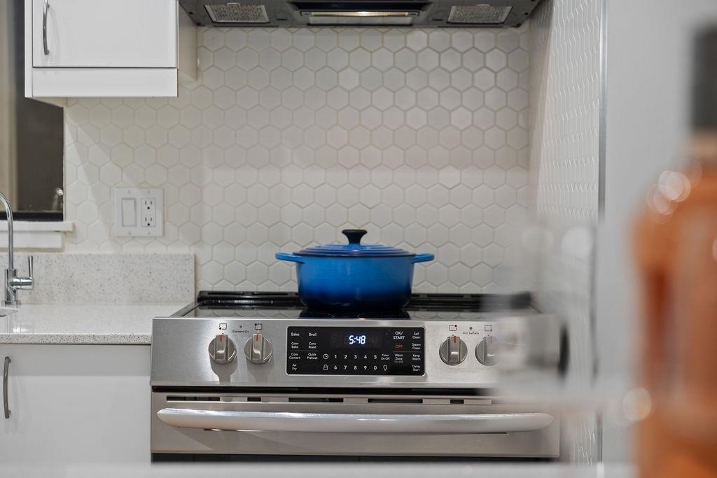 Guest Bathroom Photo of 1007 1177 Hornby Street, Vancouver, BC