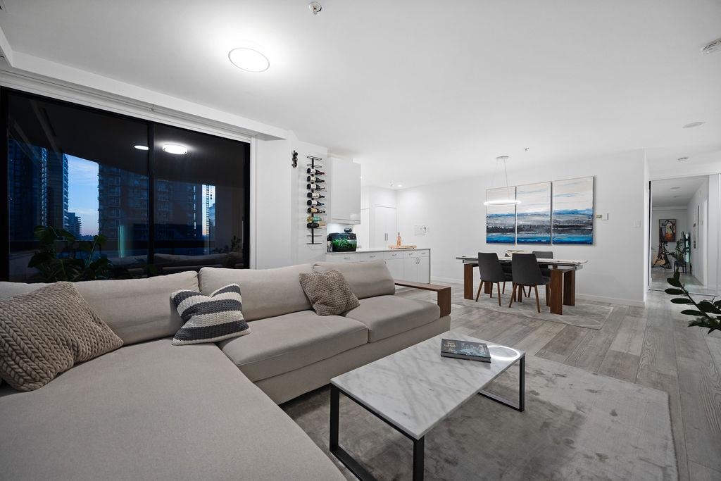 Kitchen Photo of 1007 1177 Hornby Street, Vancouver, BC