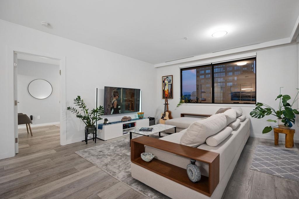 Living Room Photo of 1007 1177 Hornby Street, Vancouver, BC