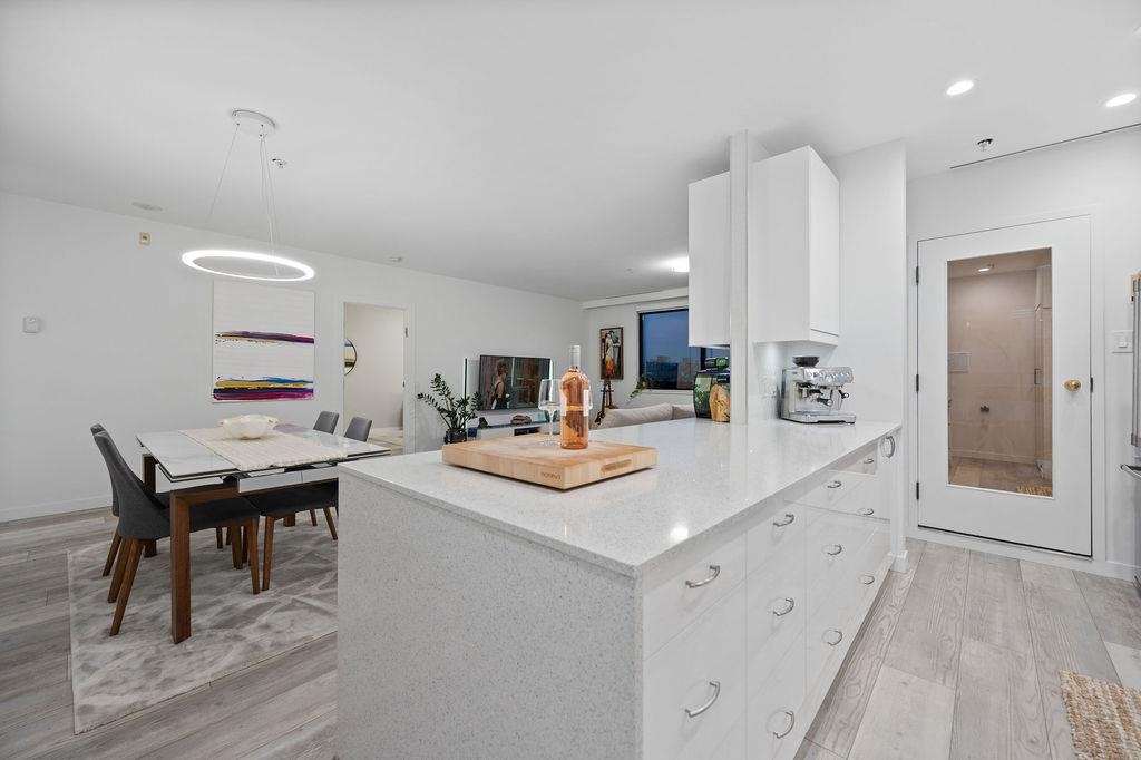 Powder Room Photo of 1007 1177 Hornby Street, Vancouver, BC