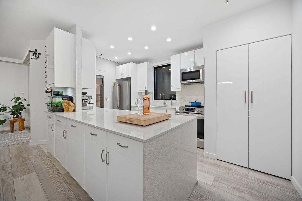 Primary Bathroom Photo of 1007 1177 Hornby Street, Vancouver, BC