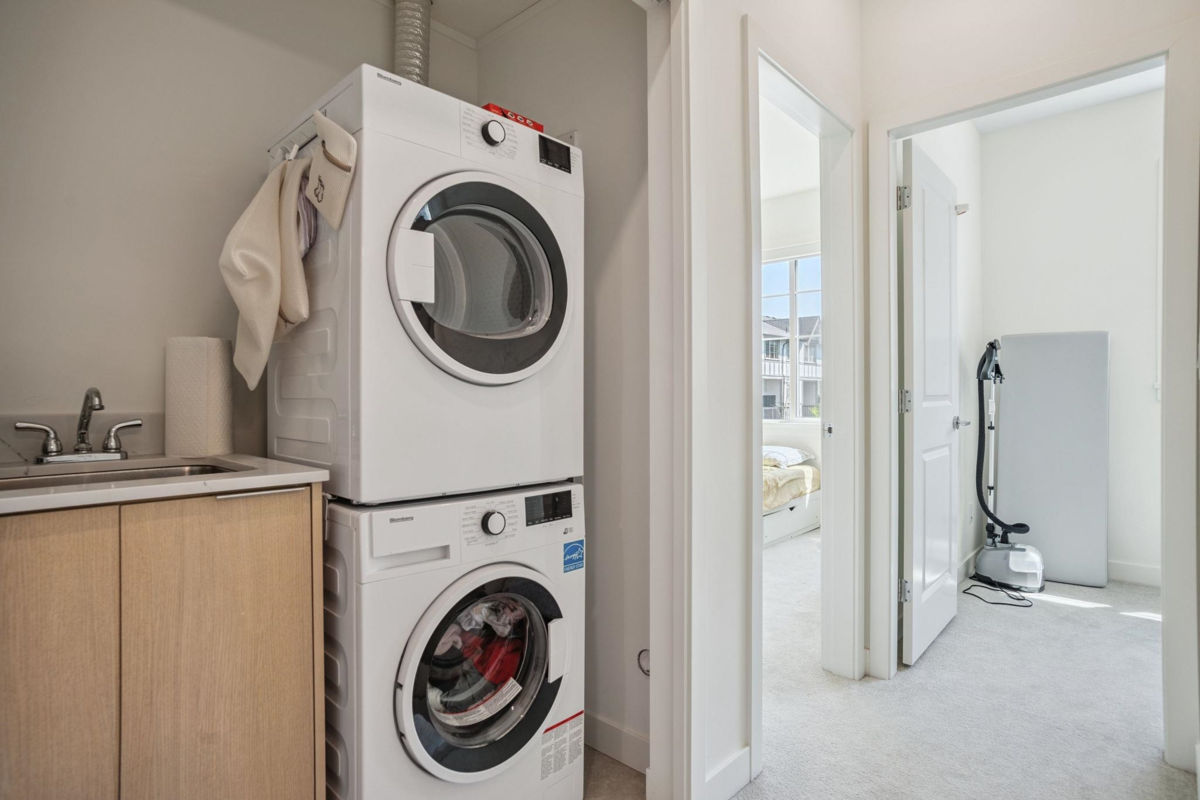 Entry Foyer Photo of 1 7780 Bridge Street, Richmond, BC
