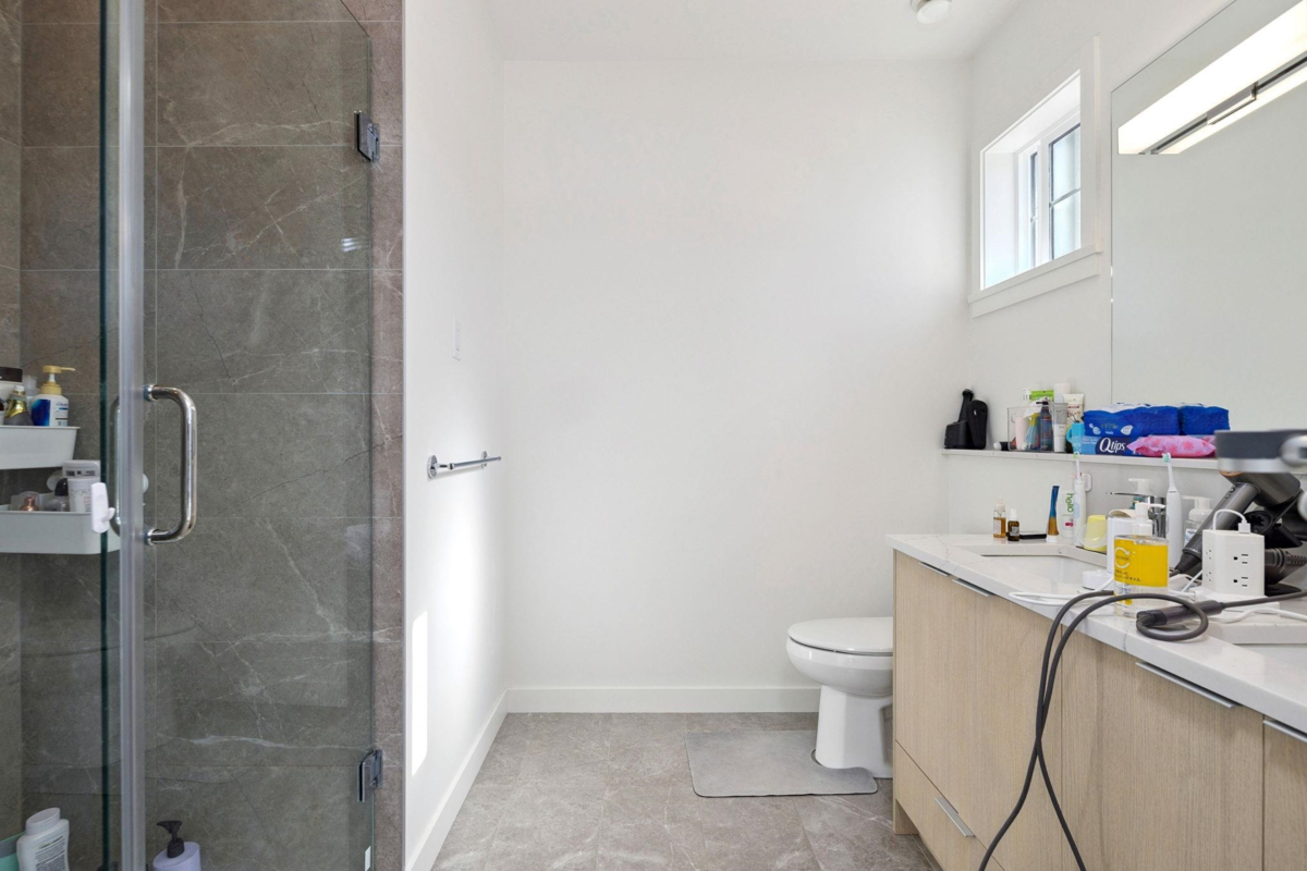 Front Yard Photo of 1 7780 Bridge Street, Richmond, BC