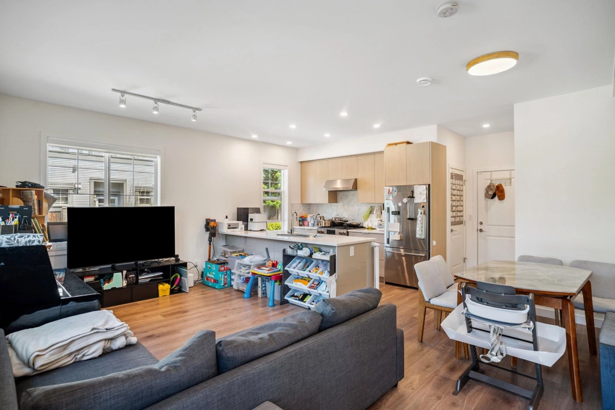 Kitchen Photo of 1 7780 Bridge Street, Richmond, BC