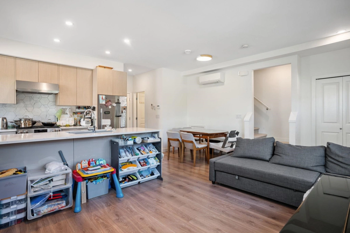 Primary Bathroom Photo of 1 7780 Bridge Street, Richmond, BC