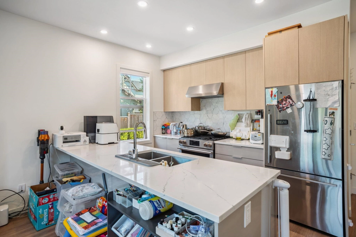 Walk-In Closet Photo of 1 7780 Bridge Street, Richmond, BC