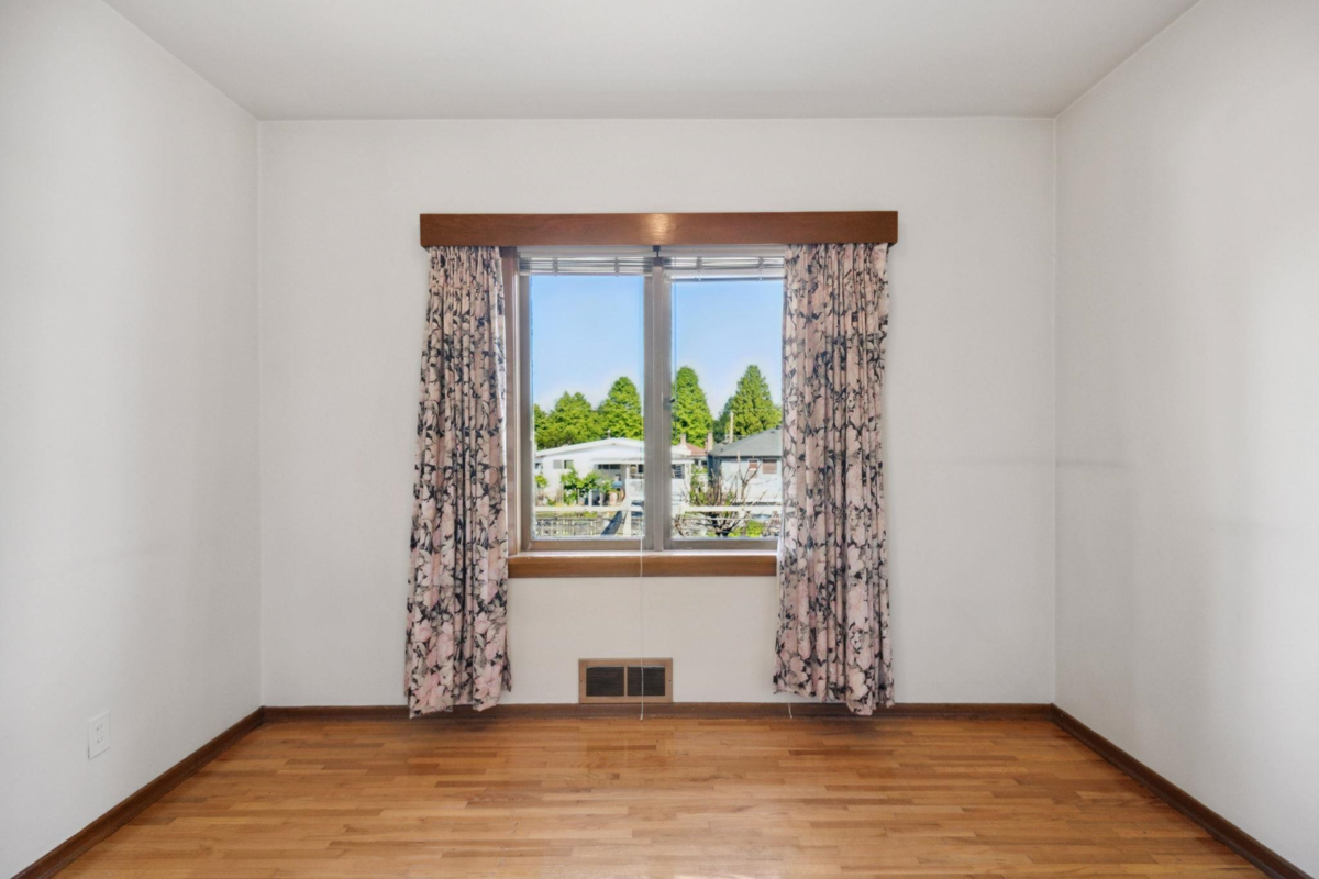 Basement Recreation Room Photo of 4262 Dumfries Street, Vancouver, BC