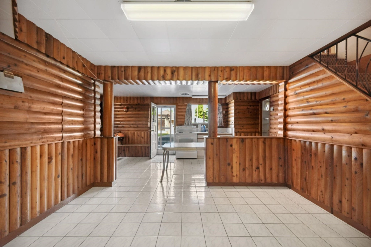 Entry Foyer Photo of 4262 Dumfries Street, Vancouver, BC