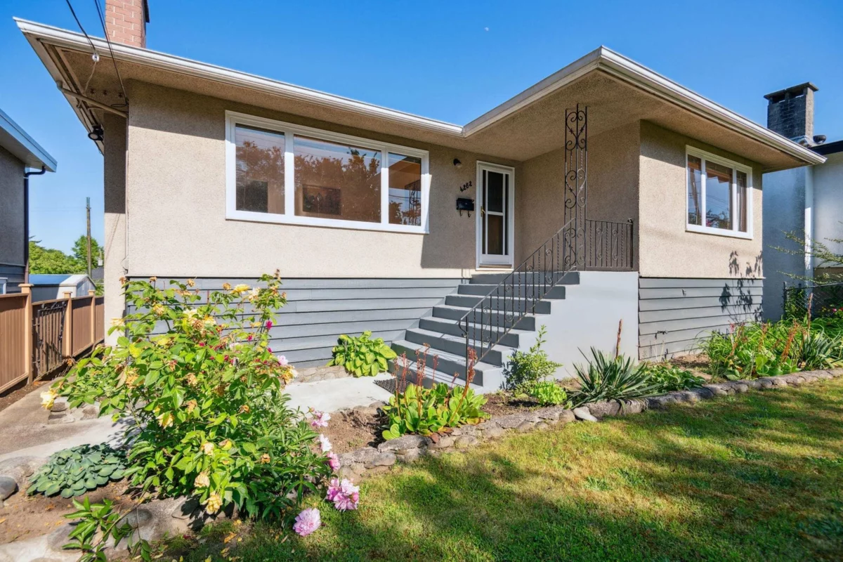 Family Room Photo of 4262 Dumfries Street, Vancouver, BC