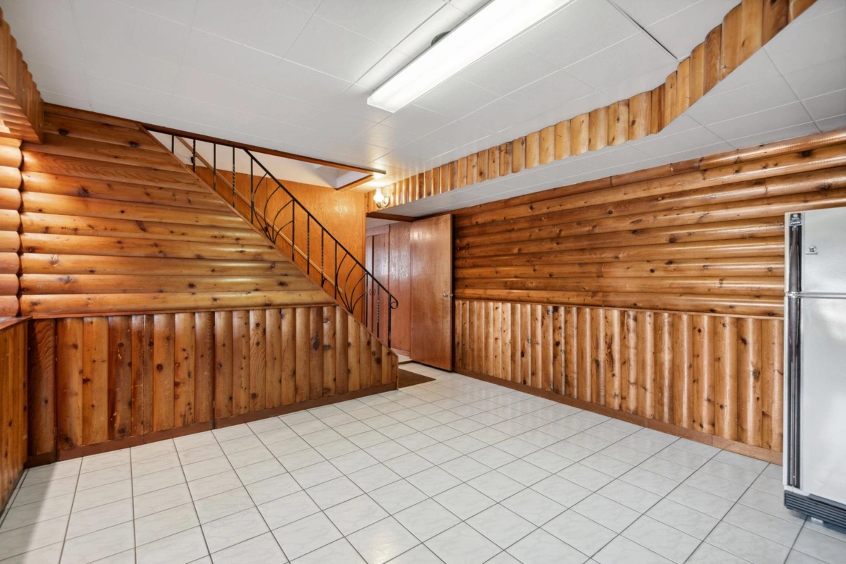 Hallway Photo of 4262 Dumfries Street, Vancouver, BC