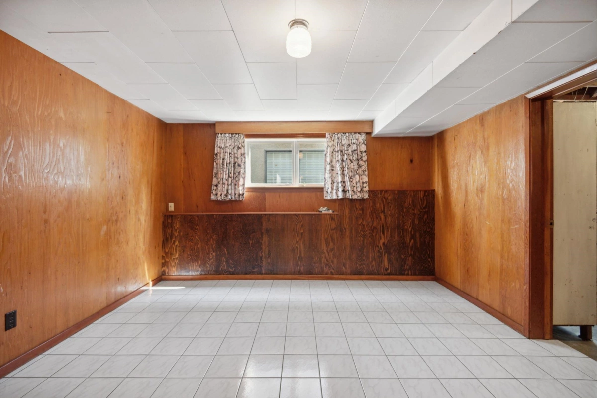 Hot Tub / Spa Photo of 4262 Dumfries Street, Vancouver, BC