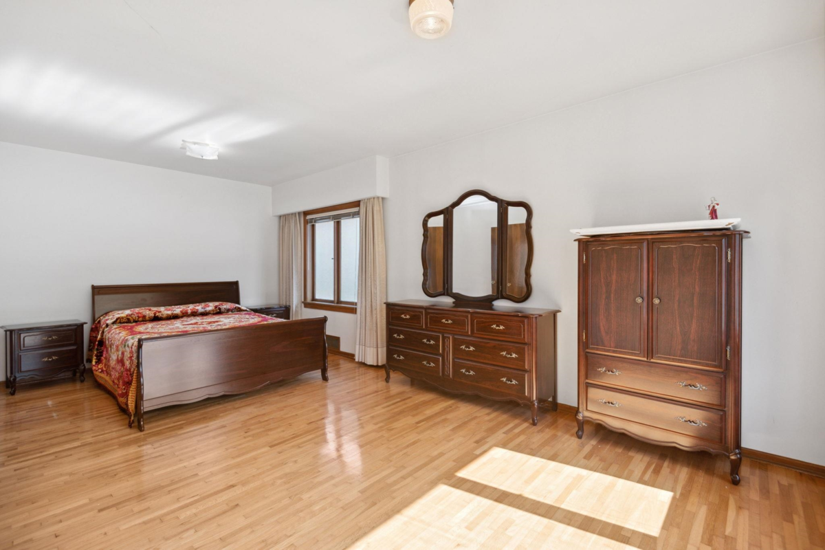 Powder Room Photo of 4262 Dumfries Street, Vancouver, BC