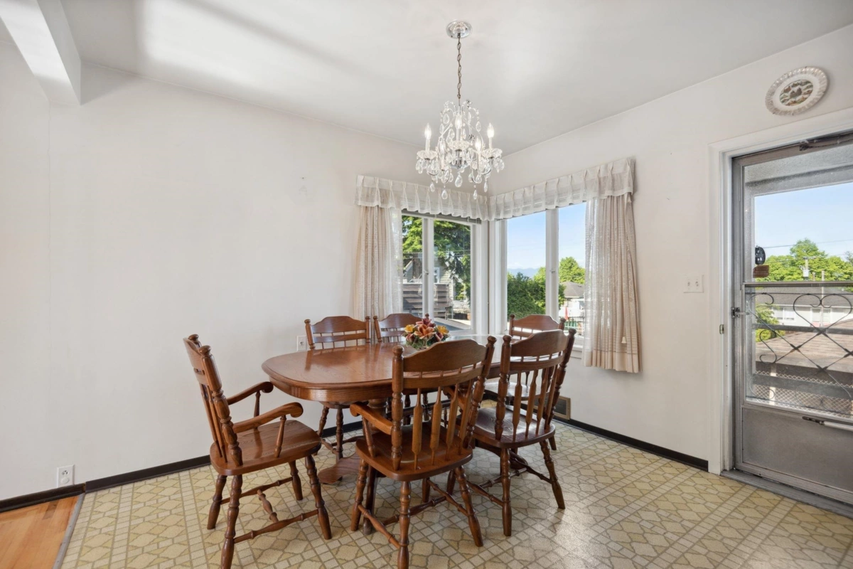 Primary Bathroom Photo of 4262 Dumfries Street, Vancouver, BC