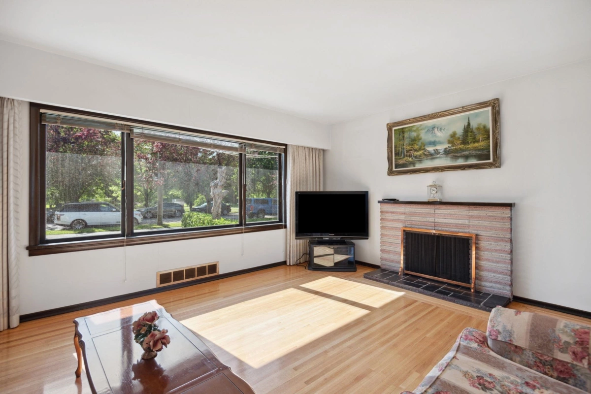 Primary Bedroom Photo of 4262 Dumfries Street, Vancouver, BC