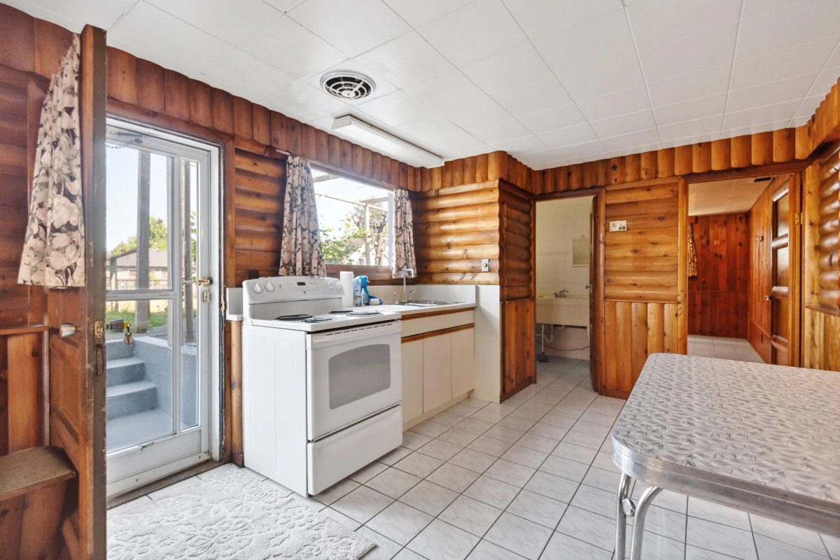 Staircase Photo of 4262 Dumfries Street, Vancouver, BC