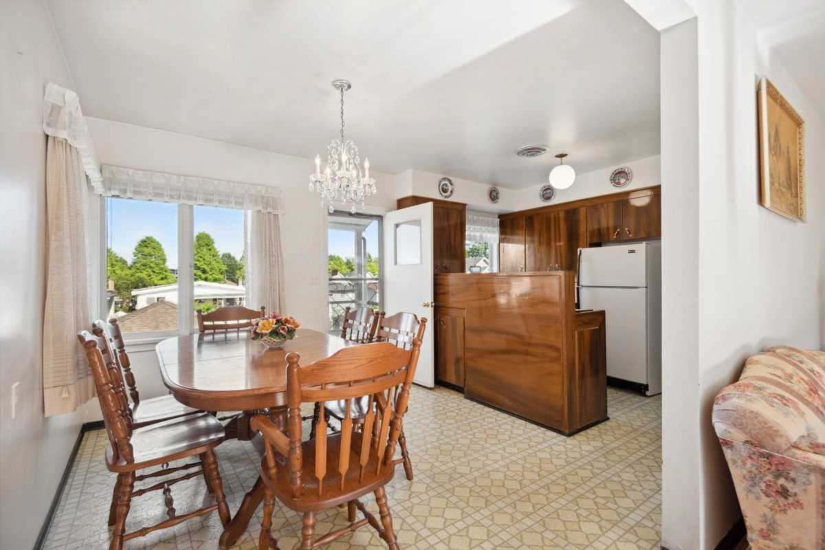 Walk-In Closet Photo of 4262 Dumfries Street, Vancouver, BC
