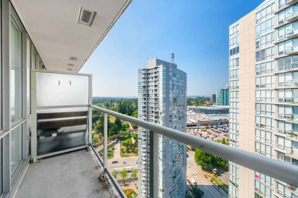 Office / Den Photo of 3001 9981 Whalley Boulevard, Surrey, BC