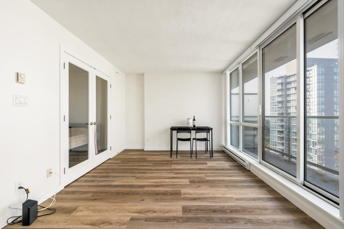 Walk-In Closet Photo of 3001 9981 Whalley Boulevard, Surrey, BC