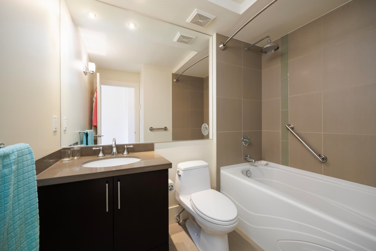 Basement Recreation Room Photo of 112 4101 Yew Street, Vancouver, BC