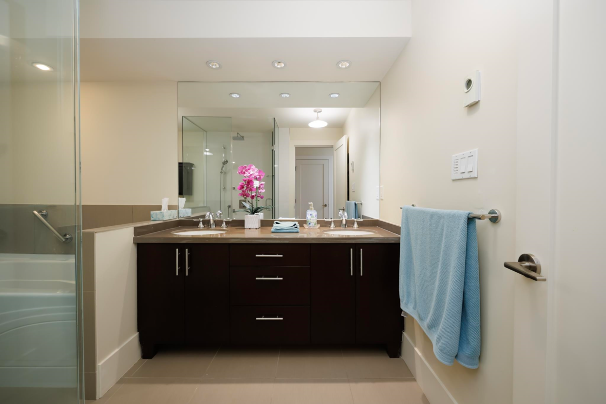 Guest Bathroom Photo of 112 4101 Yew Street, Vancouver, BC
