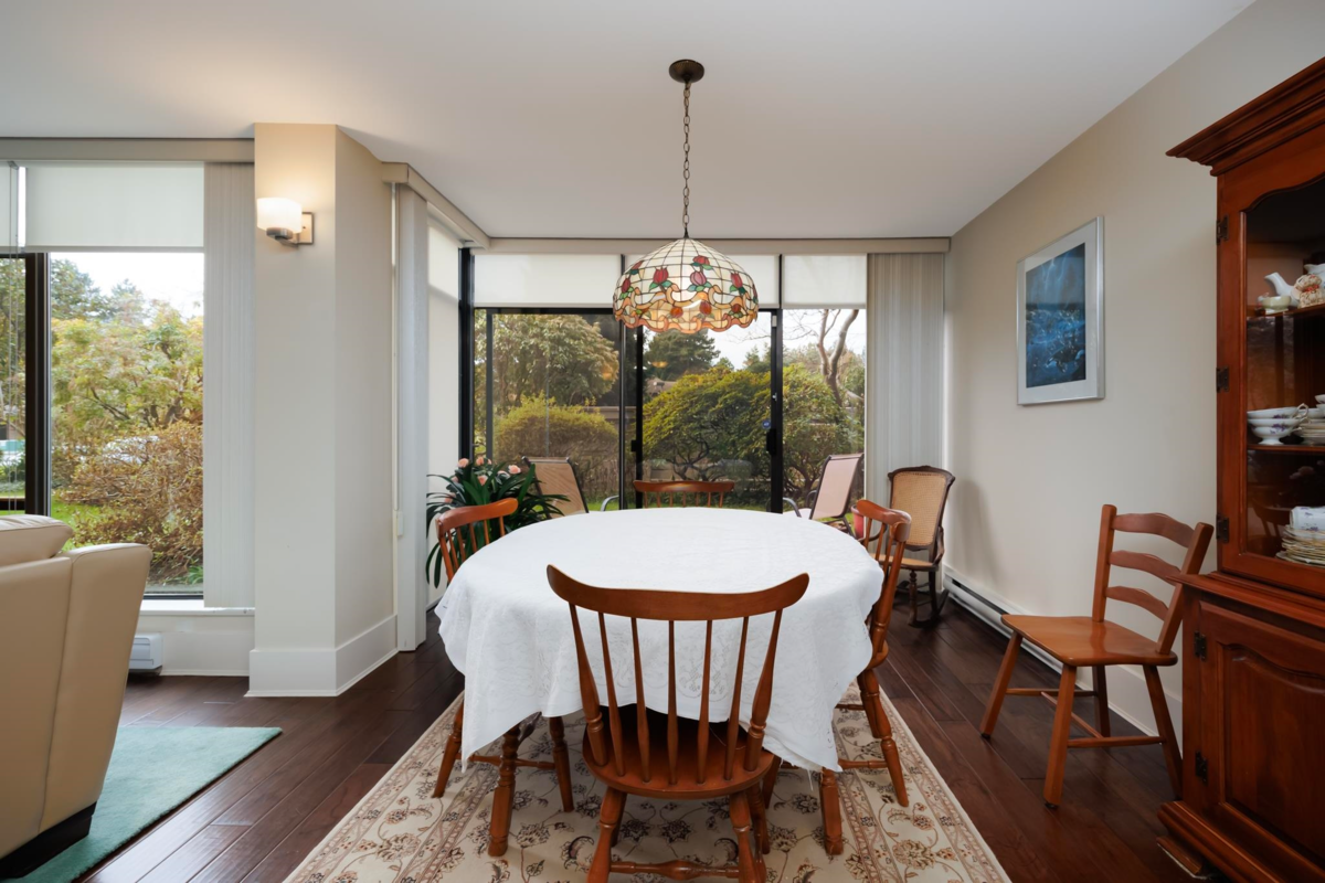 Kitchen Photo of 112 4101 Yew Street, Vancouver, BC