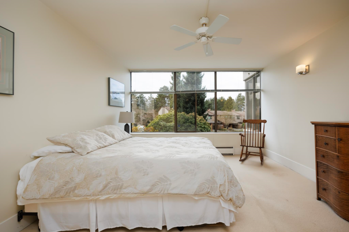 Walk-In Closet Photo of 112 4101 Yew Street, Vancouver, BC