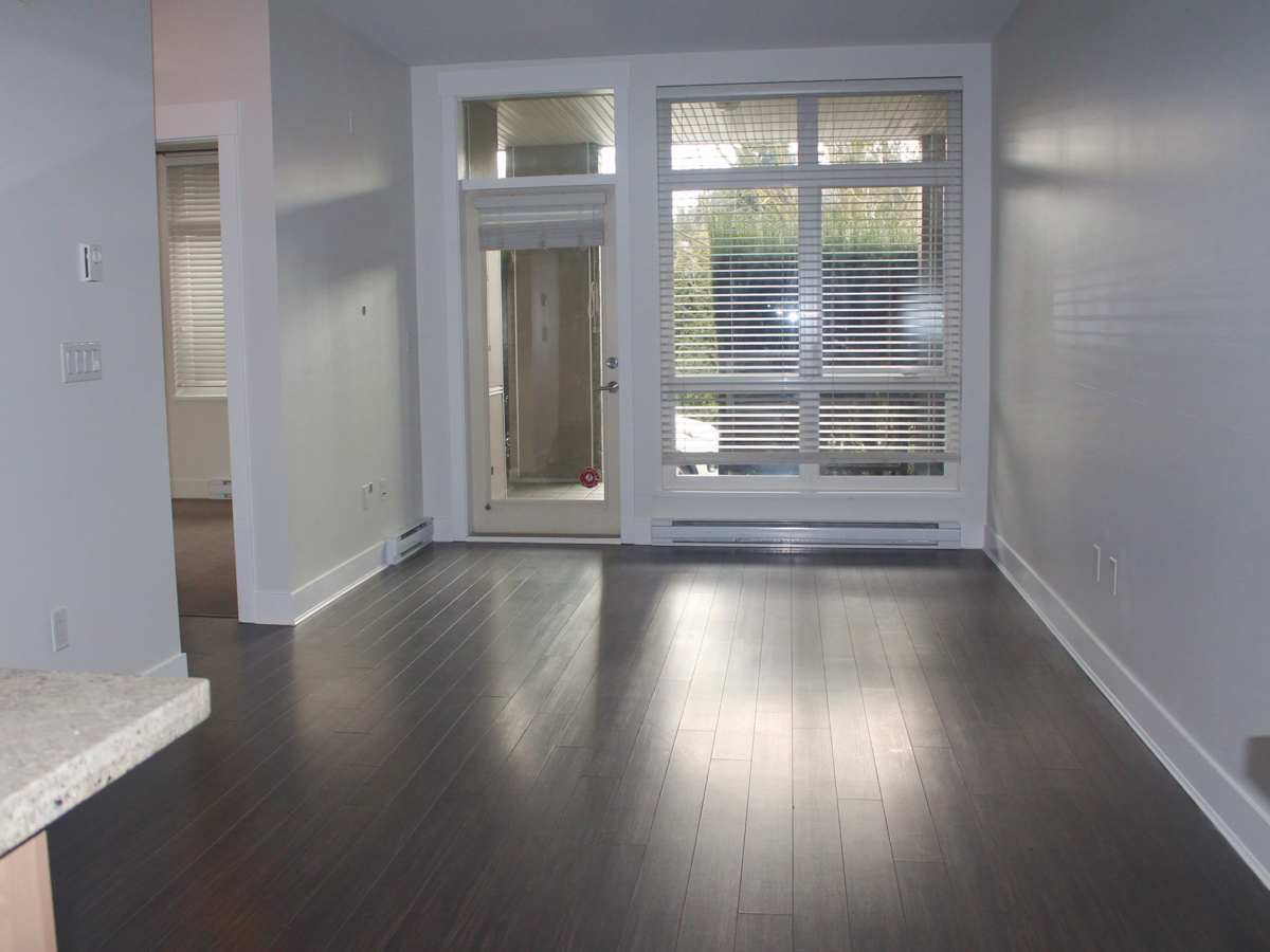 Kitchen Island Photo of 106 85 Eighth Avenue, New Westminster, BC