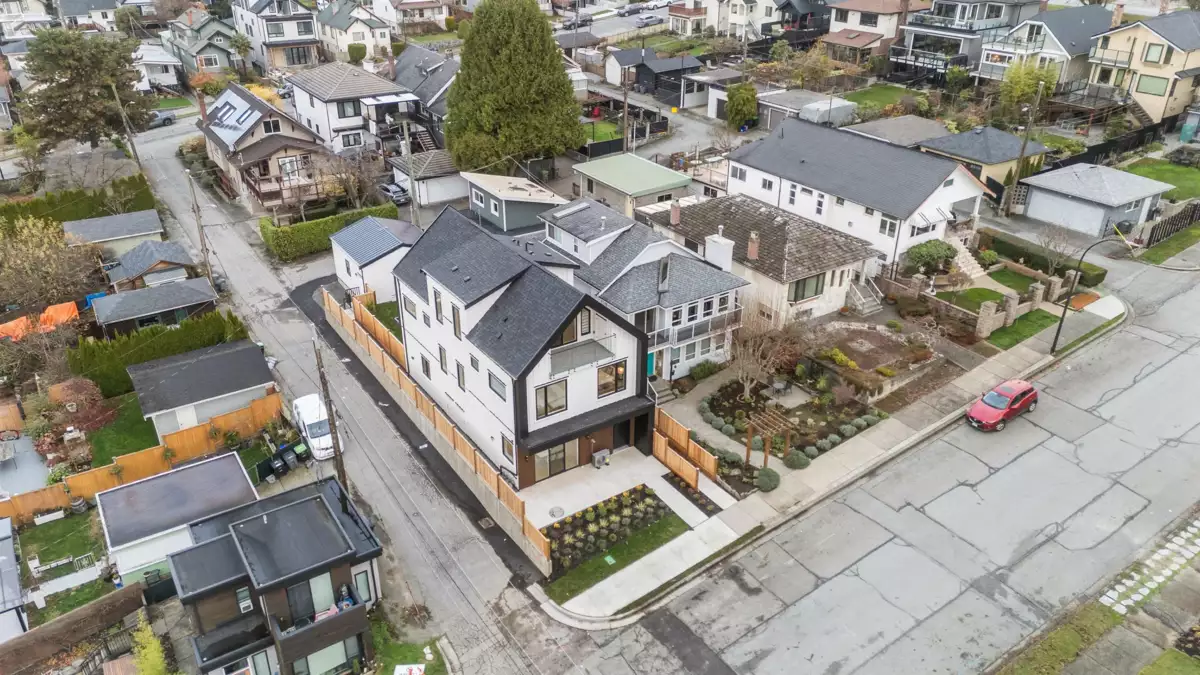 Backyard Photo of 1 3623 Triumph Street, Vancouver, BC