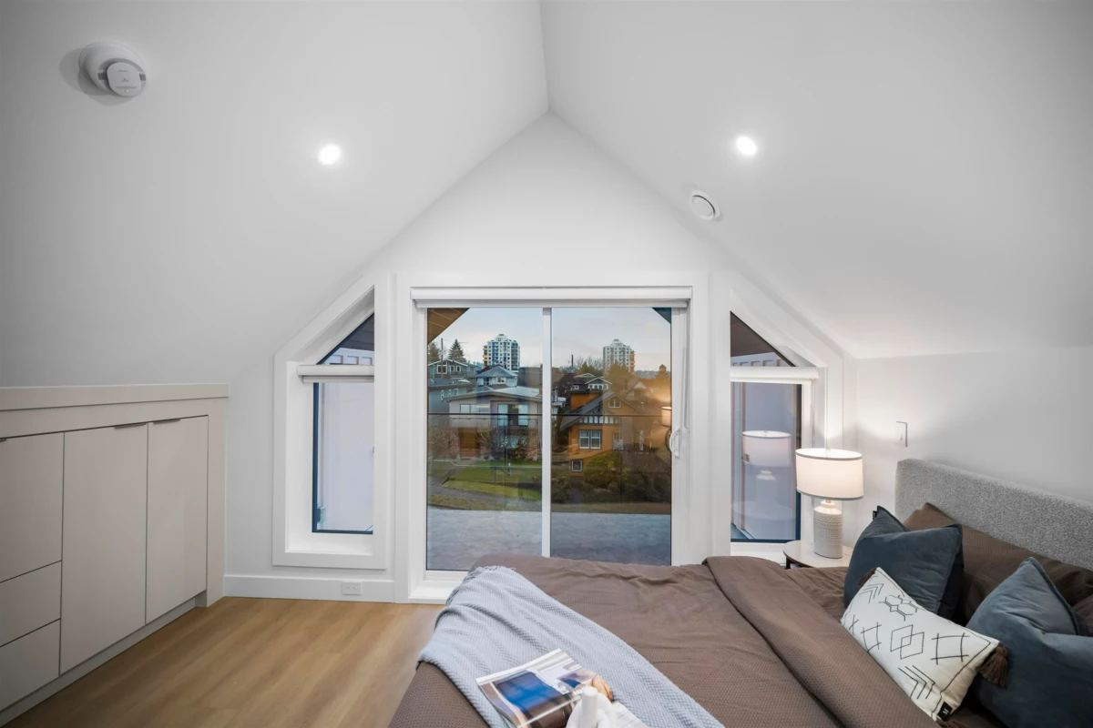 Bedroom 4 Photo of 1 3623 Triumph Street, Vancouver, BC