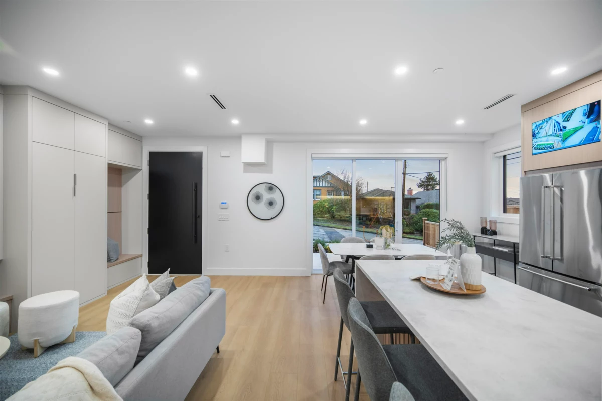 Family Room Photo of 1 3623 Triumph Street, Vancouver, BC