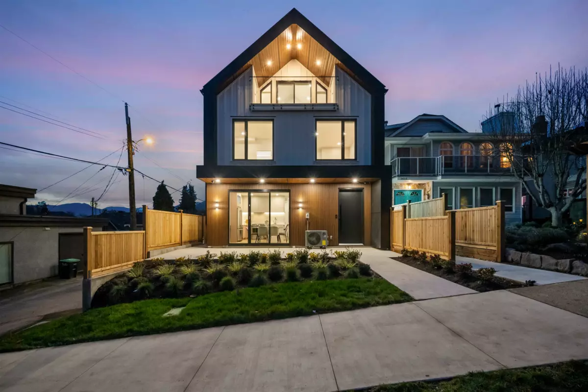 Hot Tub / Spa Photo of 1 3623 Triumph Street, Vancouver, BC