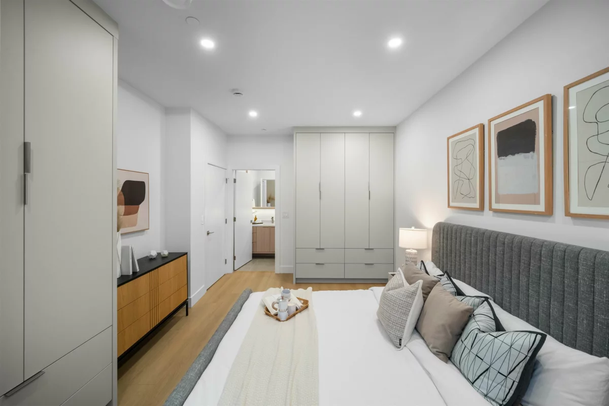 Kitchen Island Photo of 1 3623 Triumph Street, Vancouver, BC