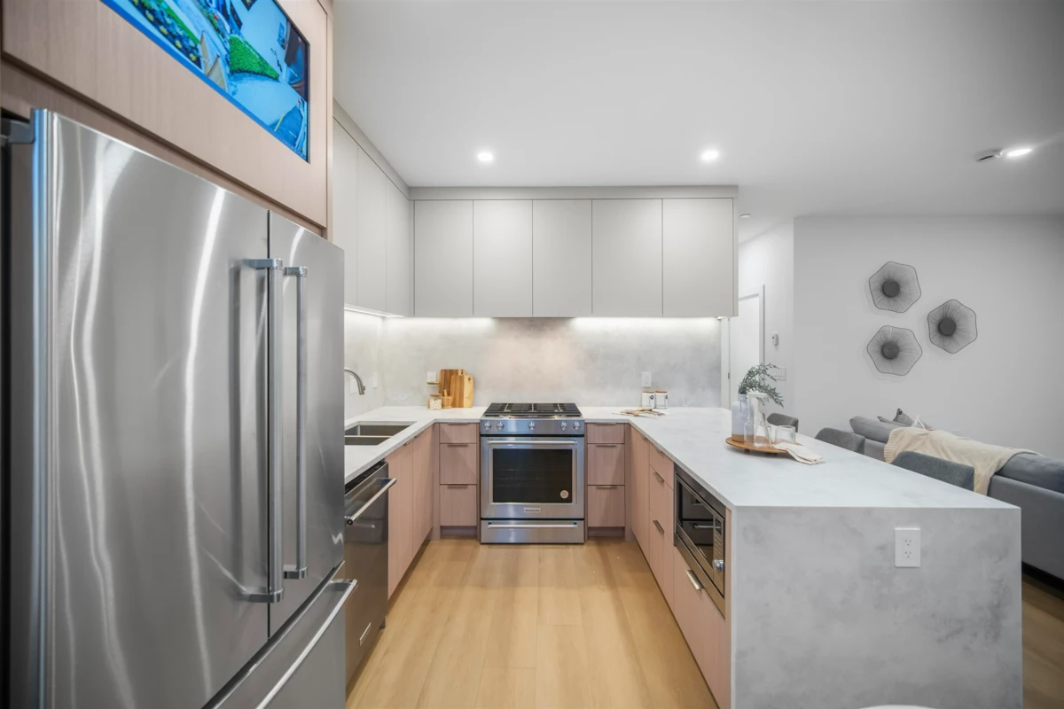 Kitchen Photo of 1 3623 Triumph Street, Vancouver, BC