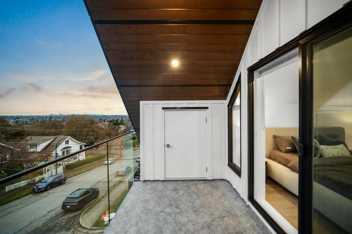 Loft / Bonus Room Photo of 1 3623 Triumph Street, Vancouver, BC