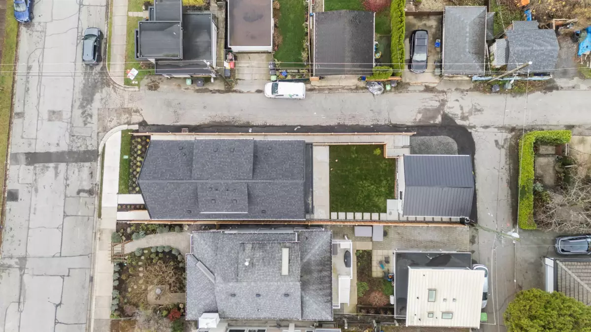 Outdoor Deck Photo of 1 3623 Triumph Street, Vancouver, BC
